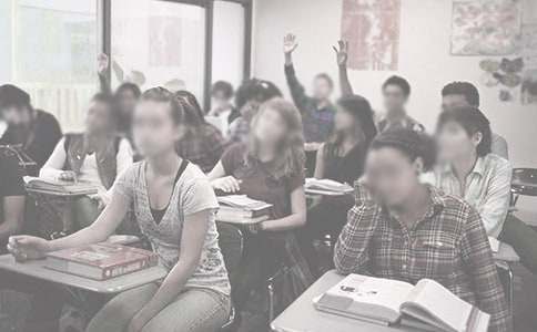 大學生自我介紹簡單大方