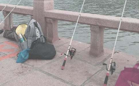 釣魚看圖寫話作文