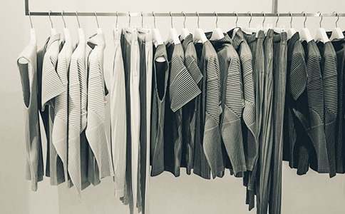 有關一件衣服的看圖寫話作文