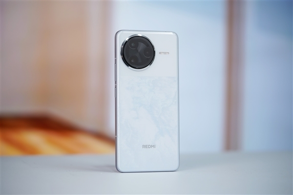天璣9400+直屏水桶機！REDMI K80至尊版搭載7400mAh電池+120W快充