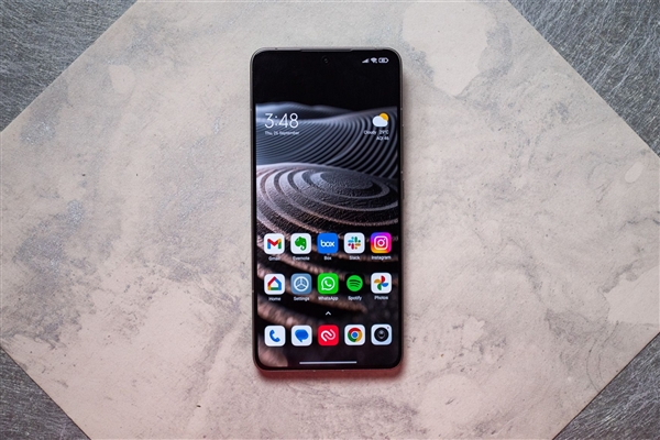 王騰換上REDMI K80至尊版：REDMI性能王者