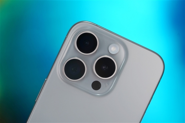 iPhone手機如果美國產一部賣2.5萬！蘋果將硬扛關稅