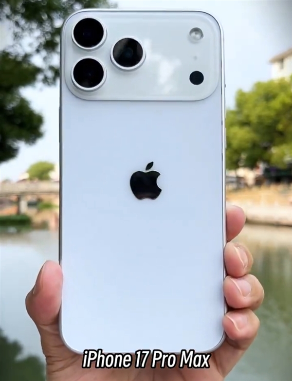 蘋果iPhone 17 Pro Max機模上手：厚度增加 電池加大
