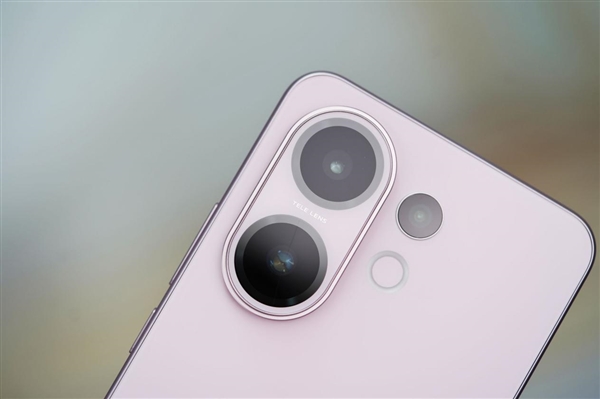 手感絕佳純直屏！vivo S30桃桃粉圖賞
