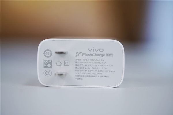 手感絕佳純直屏！vivo S30桃桃粉圖賞