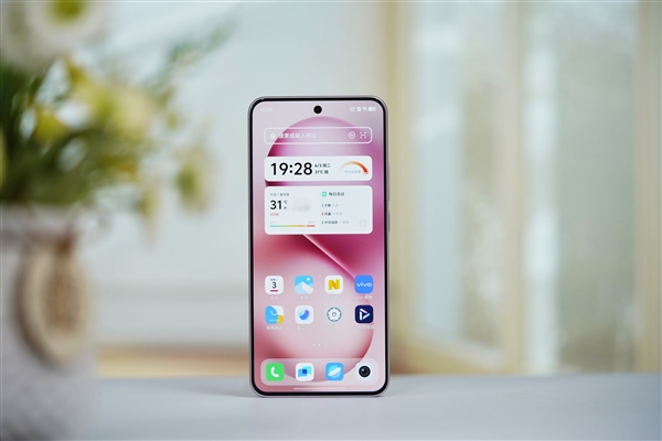 手感絕佳純直屏！vivo S30桃桃粉圖賞