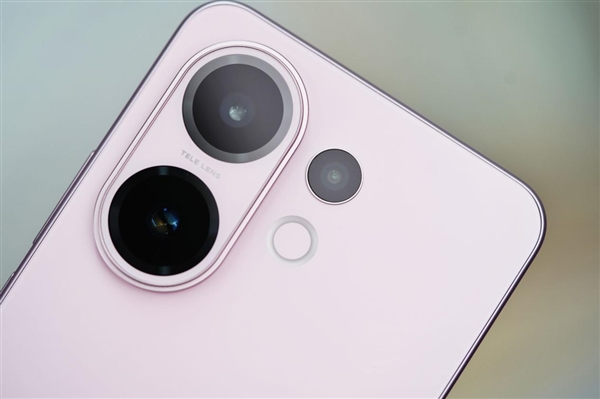 手感絕佳純直屏！vivo S30桃桃粉圖賞