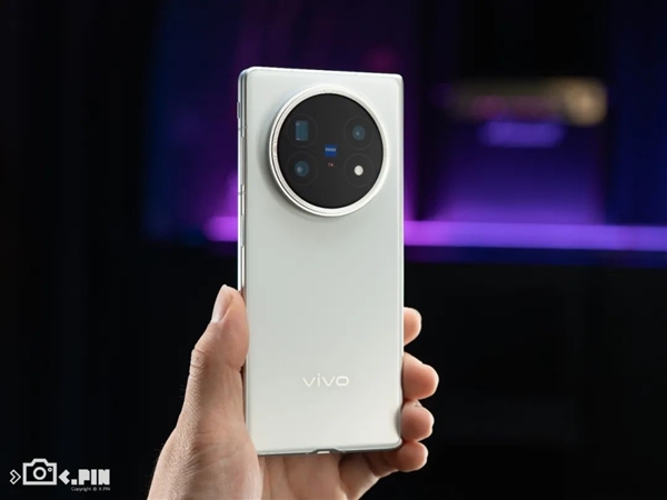 vivo剛出的這臺折疊屏 我愿稱它為“蘋果佳搭子”
