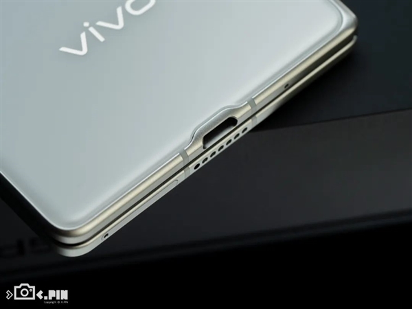 vivo剛出的這臺折疊屏 我愿稱它為“蘋果佳搭子”