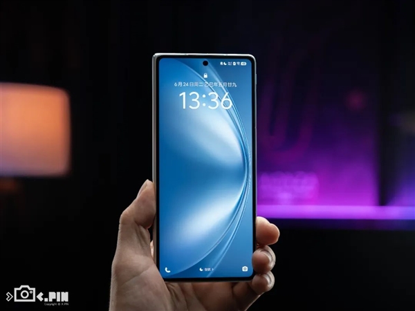 vivo剛出的這臺折疊屏 我愿稱它為“蘋果佳搭子”