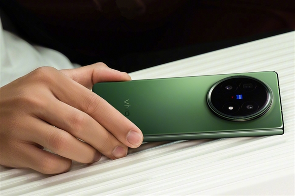 vivo X Fold5配備6000mAh藍海電池：折疊史上大電量