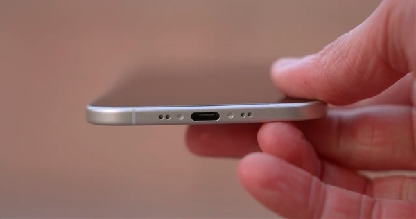 蘋果為極致輕薄妥協太多：iPhone 17 Air前攝被迫挪位