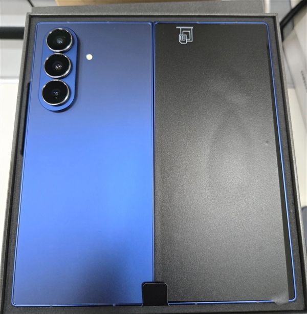 三星史上薄折疊屏！Galaxy Z Fold7真機首曝：中框跟卡托差不多厚