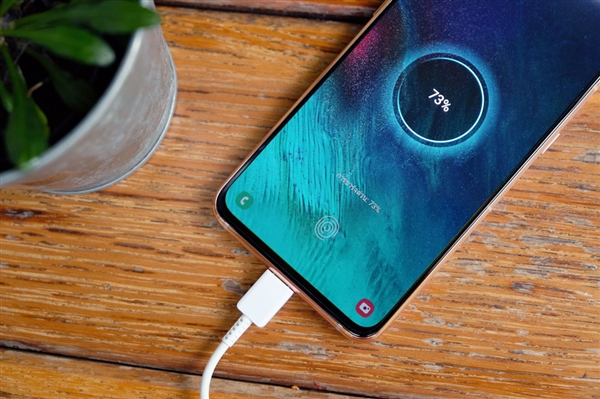 爆炸的充電寶：從召回到禁止登機 誰在透支安全底線