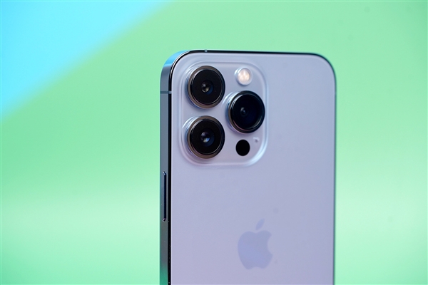 接替遠(yuǎn)峰藍(lán)！iPhone 17 Air新配色曝光：淡雅藍(lán)色調(diào)或成主打