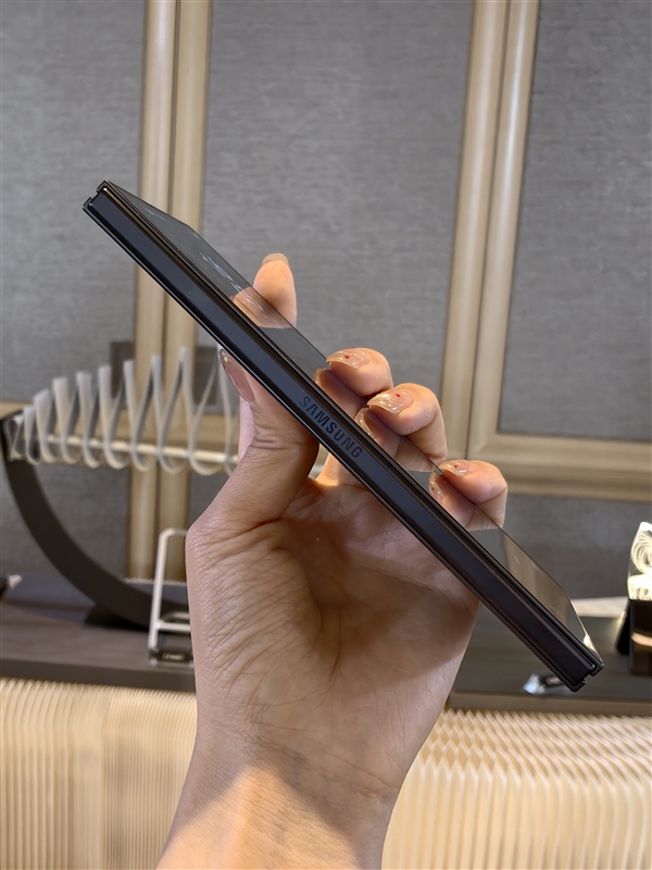 13999元起！三星Galaxy Z Fold7正式發布：8.9mm、215g全球輕