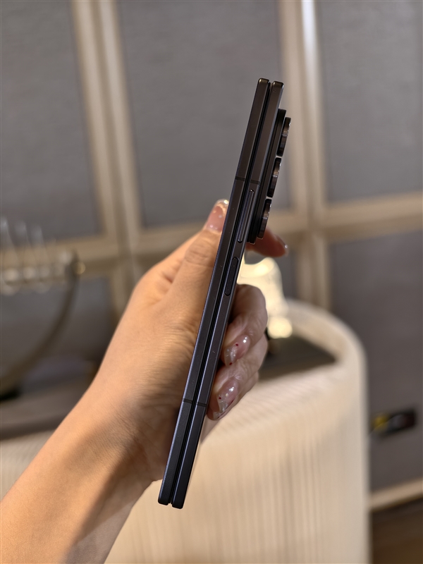 13999元起！三星Galaxy Z Fold7正式發布：8.9mm、215g全球輕