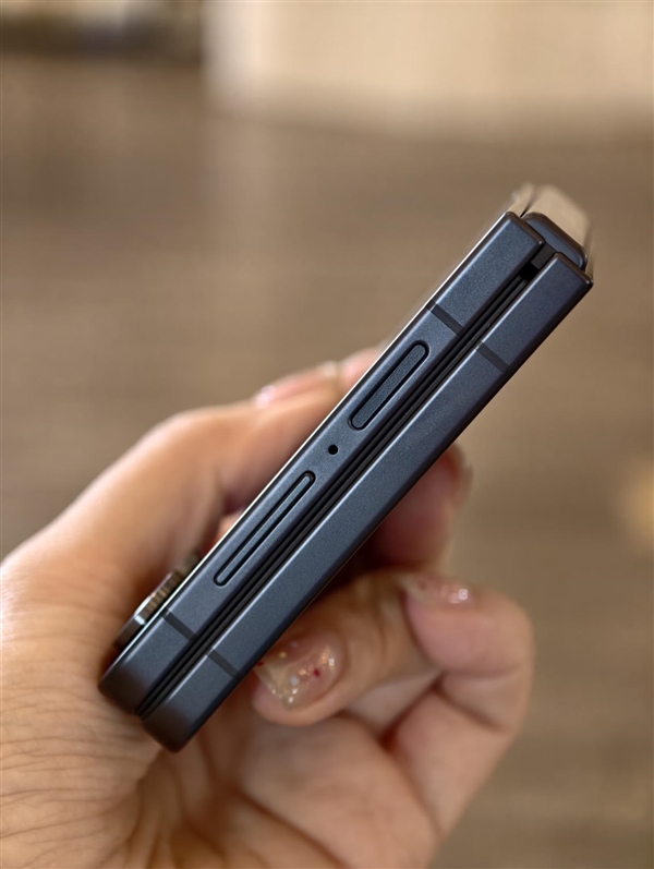 首發(fā)自研旗艦芯Exynos 2500！三星Galaxy Z Flip7發(fā)布：7999元起