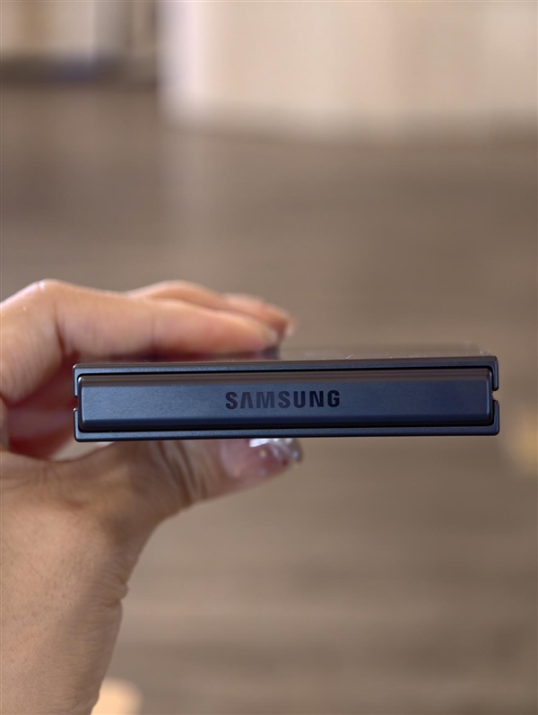 首發(fā)自研旗艦芯Exynos 2500！三星Galaxy Z Flip7發(fā)布：7999元起