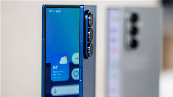 三星Galaxy Z Fold7圖賞：全球輕大折疊 比iPhone 16 Pro Max還要輕