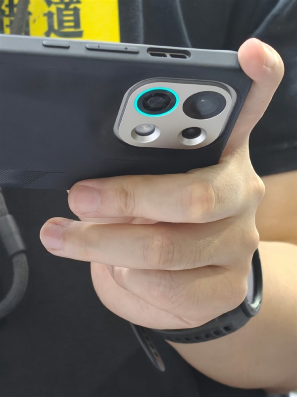 OPPO K13 Turbo系列真機亮相：自帶風扇+RGB