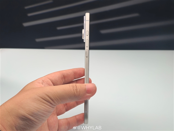 iPhone 17 Air新機模上手：蘋果史上薄手機 無SIM卡槽