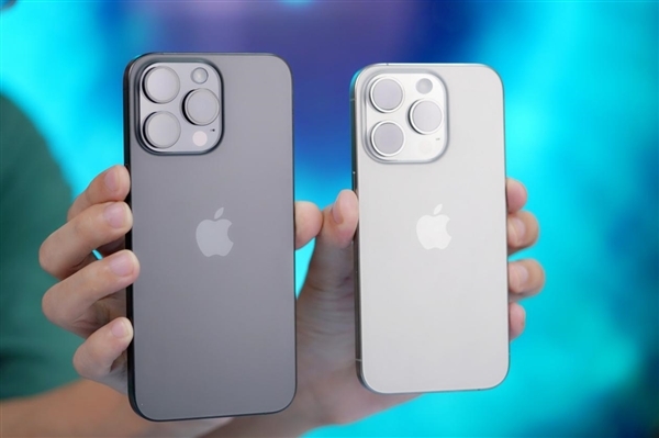 你注意過沒！iPhone攝像頭旁邊竟然有個小孔：作用揭秘