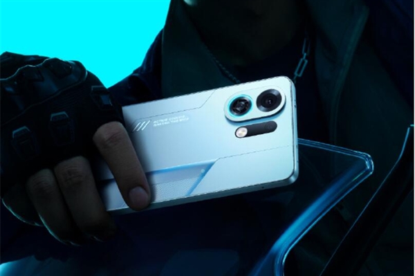 美女產品經理實測OPPO K13 Turbo吹蠟燭：火焰瞬間被吹滅